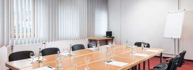 Ein professionell eingerichteter Konferenzraum im Best Western Hotel Braunschweig Seminarius. Ideal für geschäftliche Meetings und Seminare.